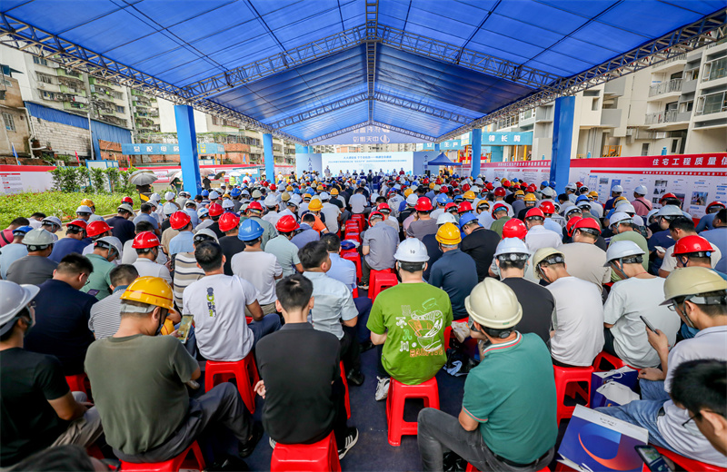 2024年6月15日，2024 年南宁市房屋市政工“安全生产月”启动仪式、应急演练暨现场安全标准化观摩会在中天八建南宁保利锦上项目成功举行。