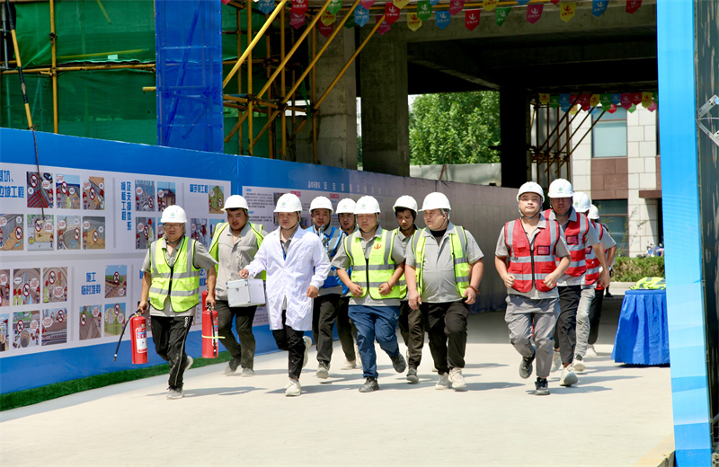 2025年6月24日，中海企业集团山东公司“人人讲安全，个个会应急——查找身边安全隐患”2025年“安全生产月”主题活动在天津公司济南中海天空之镜项目成功举办。