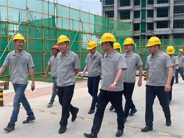 1624947395932560szcc.jpg 楼总工作照_副本.jpg