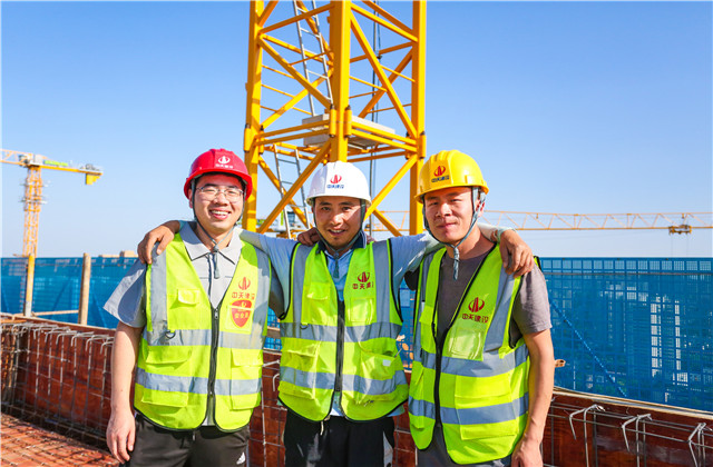 1687311302880816k271.jpg 赵国梁和他的同事们.jpg