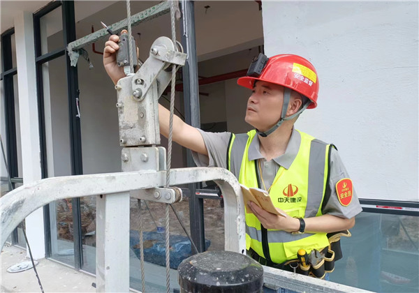 1688000235127905l4km.jpg 吊篮检查.jpg