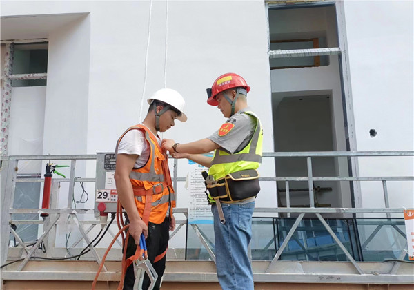 16880002874981566BrO.jpg 安全带检查.jpg