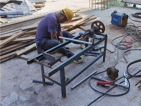 16938810508042456J3p.jpg 2金延年闲暇时间效仿发明机械.jpg