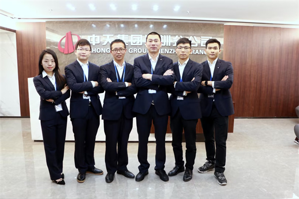 1713504546793021vkxV.jpg 刘飞龙在深圳分公司技术发展处任职时与同事合影.jpg