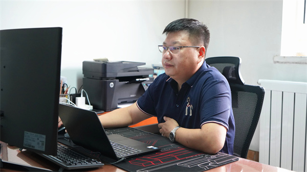 1723514903537480EaW8.jpg 02工作照.jpg