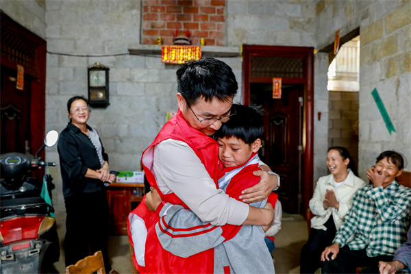 1745820483466258c3JG.jpg 中天志愿者与困难学生结对.jpg